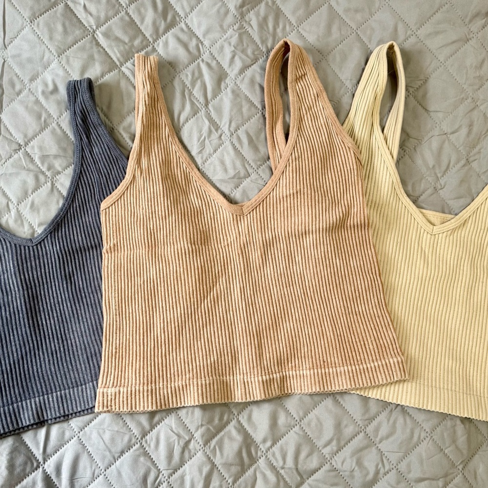 (3-Pack) Ribbed Knit V-Neck Tank Top - Blue (Medium), Tan, and Cream (X-Large)